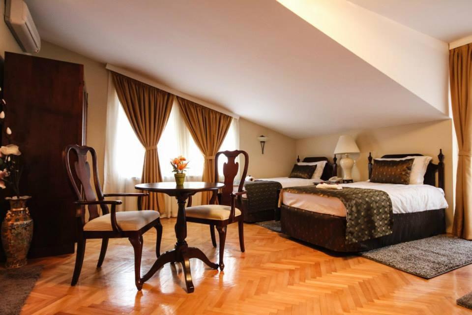 Hotel Villa Alexander Skopje Exteriör bild